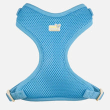 This sturdy and abrasion-resistant litter scoop features a lightweight aluminium sieve for easy litter cleaning. The ergonomic handle is easy and comfortable to grip. This scoop removes large clumps and prevents the dispersion of soiled waste with its anti-scatter sides.